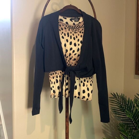 LUCY Tie Front Wrap Shrug - Picture 3 of 7